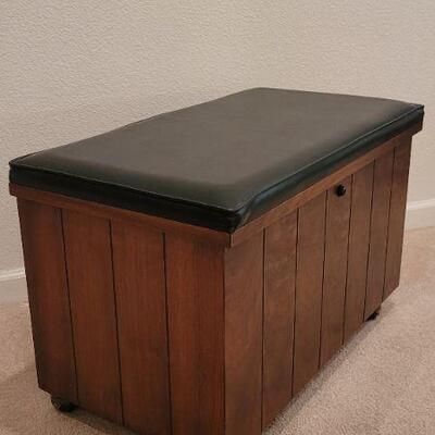 Lot 184: Vintage LANE Walnut Mid Century Modern Cedar Chest with key ALL ORIGINAL 