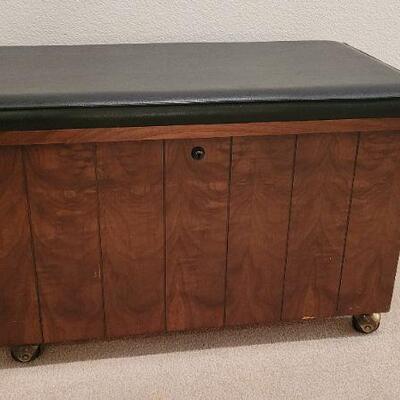 Lot 184: Vintage LANE Walnut Mid Century Modern Cedar Chest with key ALL ORIGINAL 