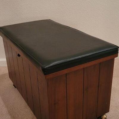 Lot 184: Vintage LANE Walnut Mid Century Modern Cedar Chest with key ALL ORIGINAL 