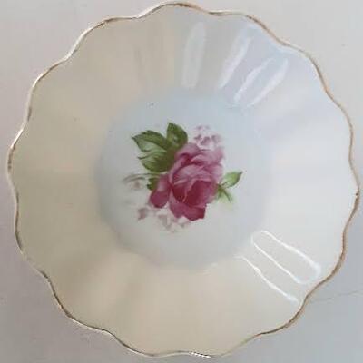Small Fluted Rose Center Japan Dish