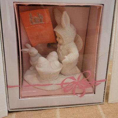 Lot 204: (2) Vintage New Dept. 56 SNOWBABIES Collectibles 