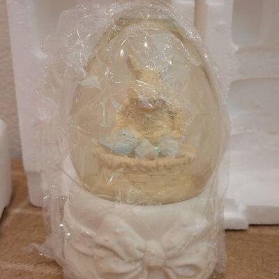 Lot 208: (2) Vintage New Dept. 56 SNOWBABIES Waterglobe Collectibles 