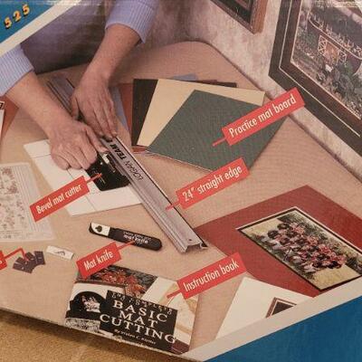 Lot 220: New Art Craft MAT CUTTING KIT
