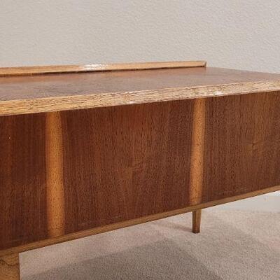 Lot 223: Vintage LANE Mid Century Modern Side Table w/ Drawer