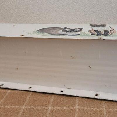 Lot 226: Vintage White SOUTHERN GEMINI Metal Mailbox w/ Handpainted Cat Accent Art