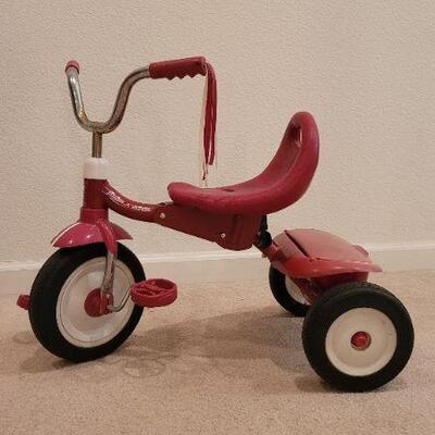 Lot 228: Vintage RADIO FLYER Children's Tricycle w/ Storage