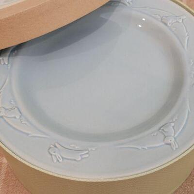 Lot 234: New HALLMARK Easter Colored Plates 