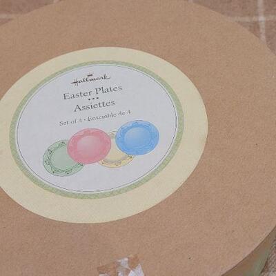 Lot 234: New HALLMARK Easter Colored Plates 