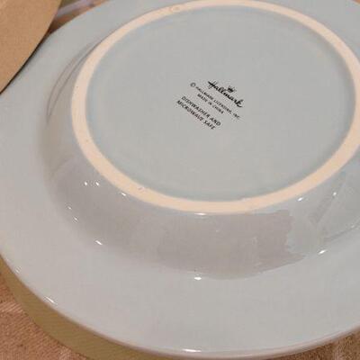 Lot 234: New HALLMARK Easter Colored Plates 
