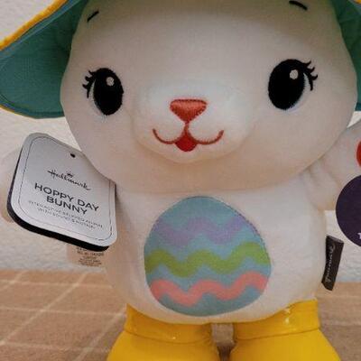 Lot 236: New HALLMARK Hoppy Day Bunny
