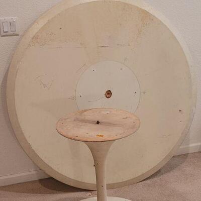 Lot 244: Vintage Mid Century Modern KNOLL Style Tulip Table 