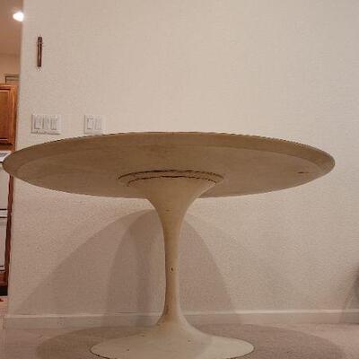 Lot 244: Vintage Mid Century Modern KNOLL Style Tulip Table 