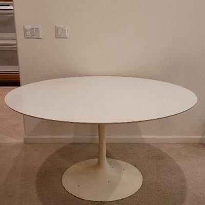 Lot 244: Vintage Mid Century Modern KNOLL Style Tulip Table 
