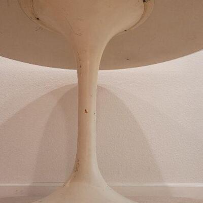 Lot 244: Vintage Mid Century Modern KNOLL Style Tulip Table 