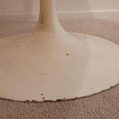Lot 244: Vintage Mid Century Modern KNOLL Style Tulip Table 