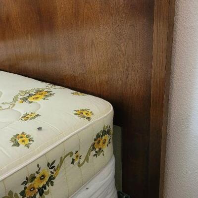 Lot 247: Vintage LANE Walnut Queen Size Mid Century Modern Bed Headboard w/ SEALY POSTURPEDIC Floral Mattress