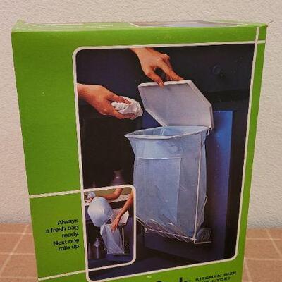 Lot 256: Vintage NEW EXTRUFIX Rack-Sack Disposal System