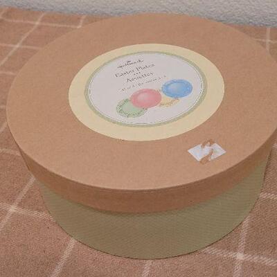 Lot 258: New HALLMARK Colored Easter Plates 