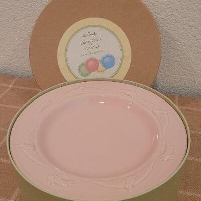 Lot 258: New HALLMARK Colored Easter Plates 