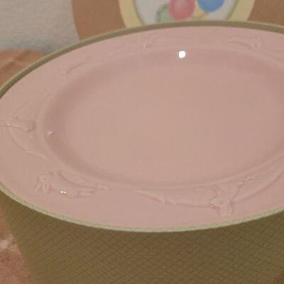 Lot 258: New HALLMARK Colored Easter Plates 