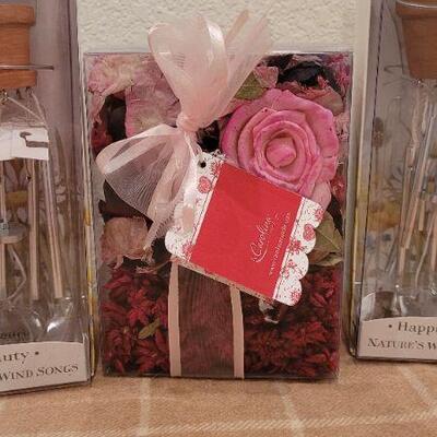 Lot 261: (3) New Home Deco Selections - Potpourri + Hallmark Wind Chimes 