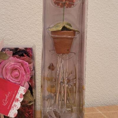 Lot 261: (3) New Home Deco Selections - Potpourri + Hallmark Wind Chimes 