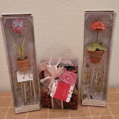Lot 261: (3) New Home Deco Selections - Potpourri + Hallmark Wind Chimes 