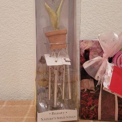 Lot 261: (3) New Home Deco Selections - Potpourri + Hallmark Wind Chimes 
