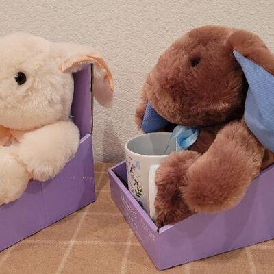 Lot 270: (2) New Easter Bunny HOLIDAY HOME feat. Coffee / Hot Chocolate Mugs