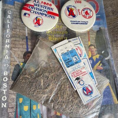 G1: 3" Binder Full of Baseball Cards and Memorabilia