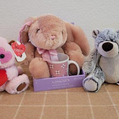 Lot 23: New Stuffed Animal Collectibles 