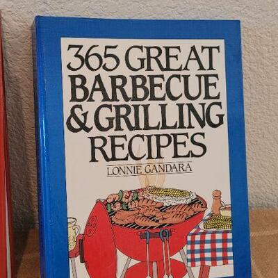 Lot 26: Assorted Vintage Cookbooks