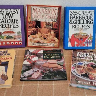 Lot 26: Assorted Vintage Cookbooks