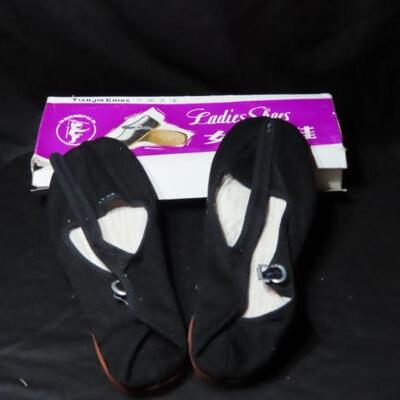 Ladies martial art shoes