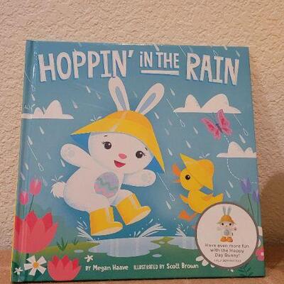 Lot 48: New HALLMARK Hoppin Bunny w/ Activity Book