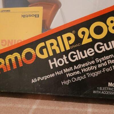 Lot 54: Vintage New THERMOGRIP 208 Hot Glue Gun
