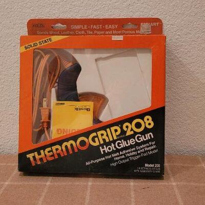 Lot 54: Vintage New THERMOGRIP 208 Hot Glue Gun