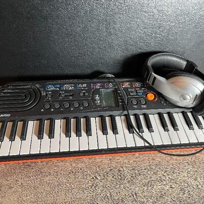 G25: Casio SA-76 Electronic Keyboard and Samson HP30 Headphones