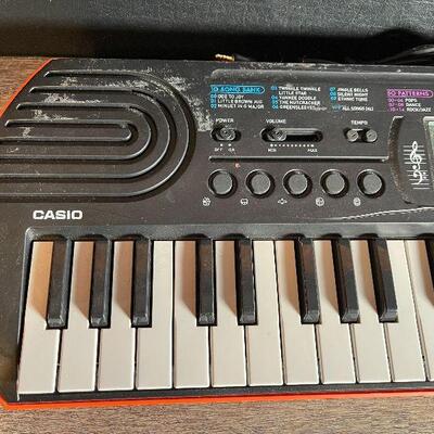 G25: Casio SA-76 Electronic Keyboard and Samson HP30 Headphones