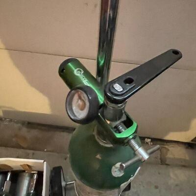 G27: Medical Oxygen Tank Cart and Tanks