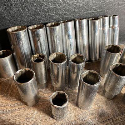 G34: Set of Large American Sockets, Ratchets, and Extenders