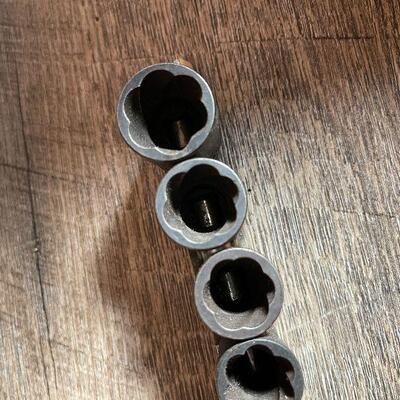 G35: Set of American Sockets, Rachets, and Extenders