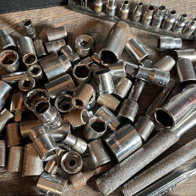 G35: Set of American Sockets, Rachets, and Extenders