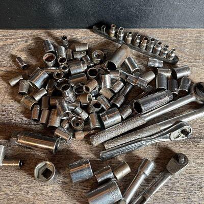 G35: Set of American Sockets, Rachets, and Extenders