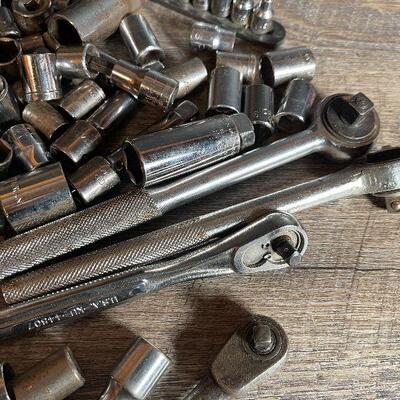 G35: Set of American Sockets, Rachets, and Extenders