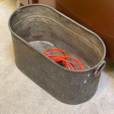 Galvanized metal wash tub / Beer cooler