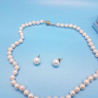 Lot #12 - Ivory Pearl Necklace and Earring Set