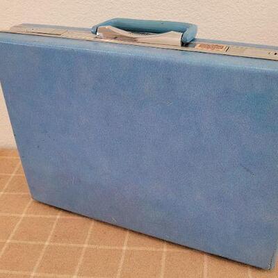 Lot 78: Vintage SAMSONITE Mid Century Modern Blue Sky Luggage and Briefcase Set
