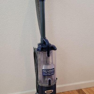 Lot 80: SHARK NAVIGATOR Vacuum Cleaner TESTED A+ & CLEAN 