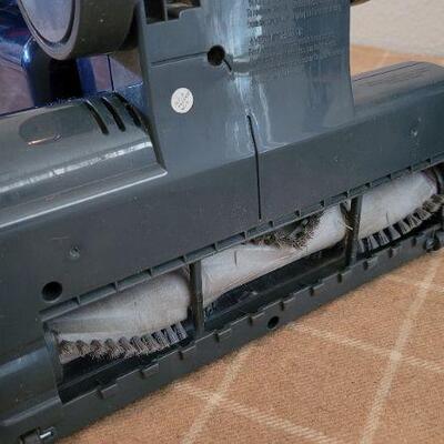 Lot 80: SHARK NAVIGATOR Vacuum Cleaner TESTED A+ & CLEAN 